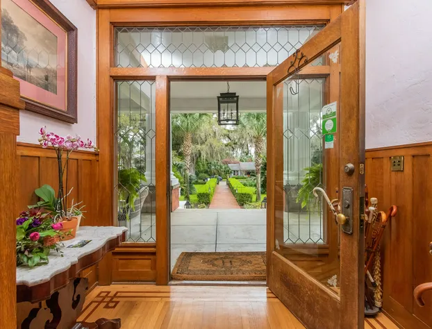 Herlong Mansion Bed & Breakfast hotel detail image 2