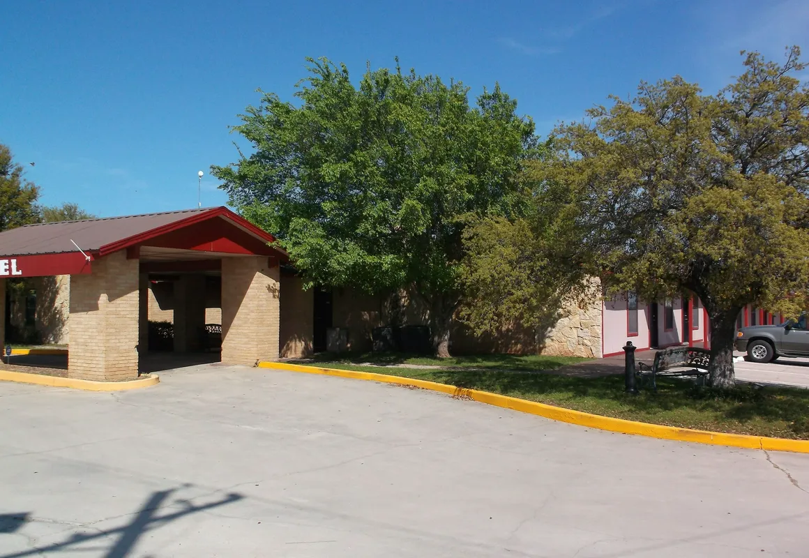 Four Horseman Travel Lodge hotel hero