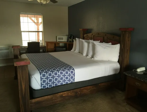 Four Horseman Travel Lodge hotel detail image 3