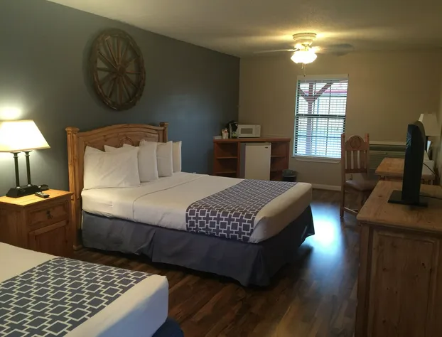 Four Horseman Travel Lodge hotel detail image 4