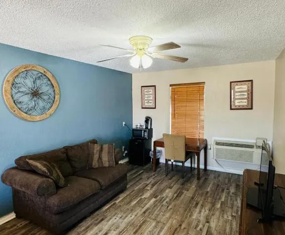 Four Horsemen Hotel hotel detail image 2