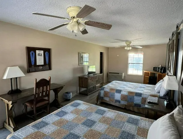 Four Horsemen Hotel hotel detail image 3