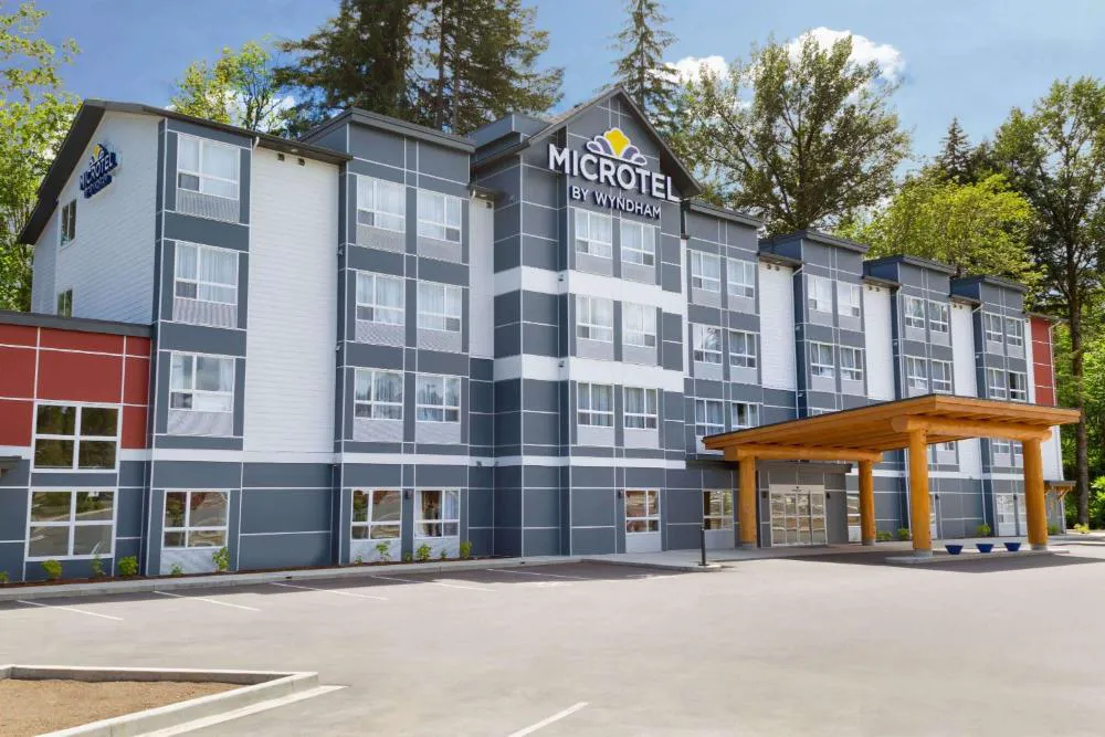Microtel Inn & Suites by Wyndham Oyster Bay hotel hero