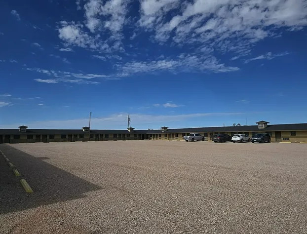 Deluxe Inn Motel hotel detail image 1