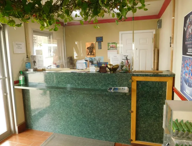 Deluxe Inn Motel hotel detail image 3