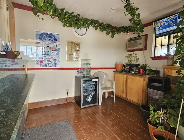 Deluxe Inn Motel hotel detail image 4