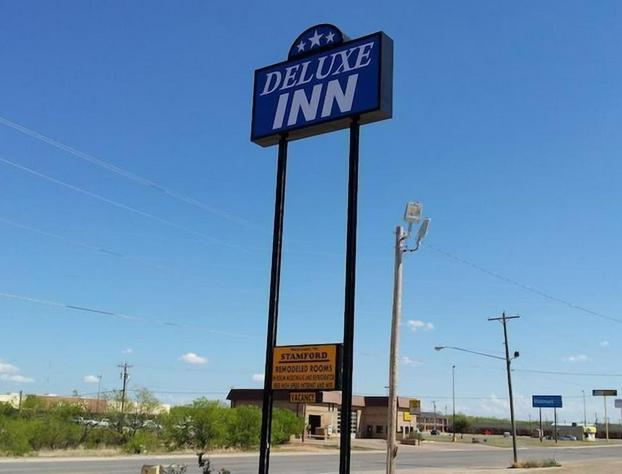 Deluxe Inn Motel hotel detail image 2