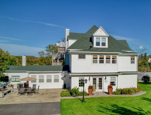 Shamrock Suites hotel detail image 1