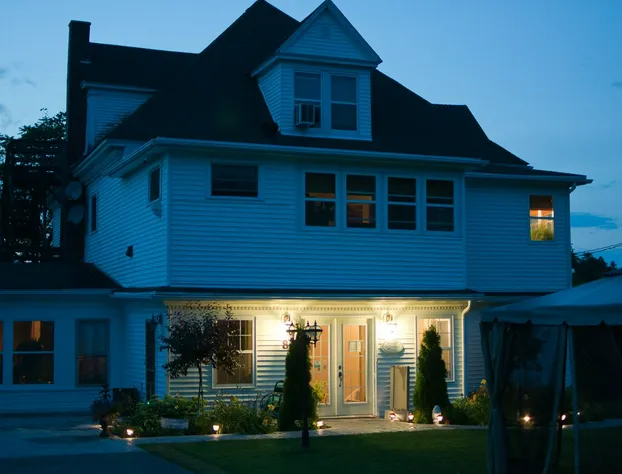 Shamrock Suites hotel detail image 3