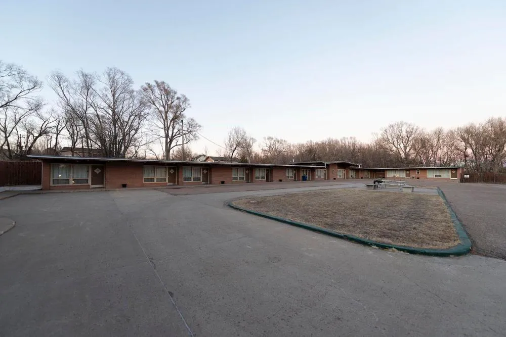 Cedar Inn hotel hero