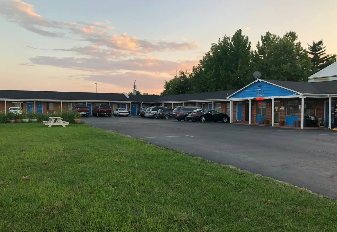 Economy Inn hotel hero