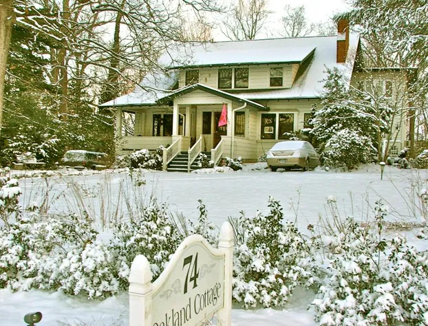 Oakland Cottage Bed & Breakfast hotel detail image 4