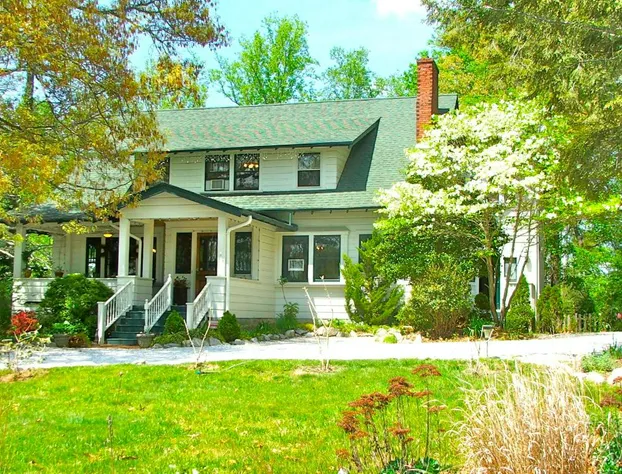 Oakland Cottage Bed & Breakfast hotel detail image 3