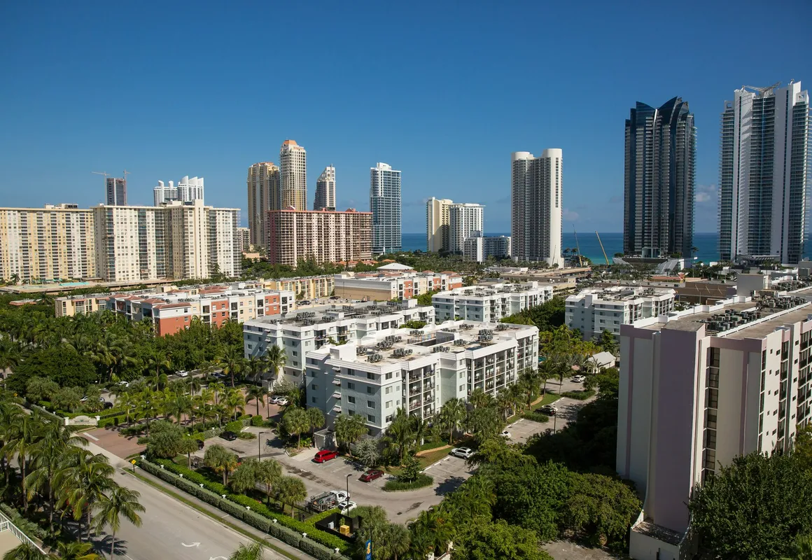 Best Holiday Suites hotel hero