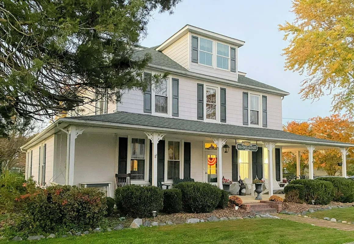 Colonial Beach Plaza Bed & Breakfast hotel hero