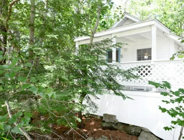 2 River Road Inn and Cottages hotel detail image 3