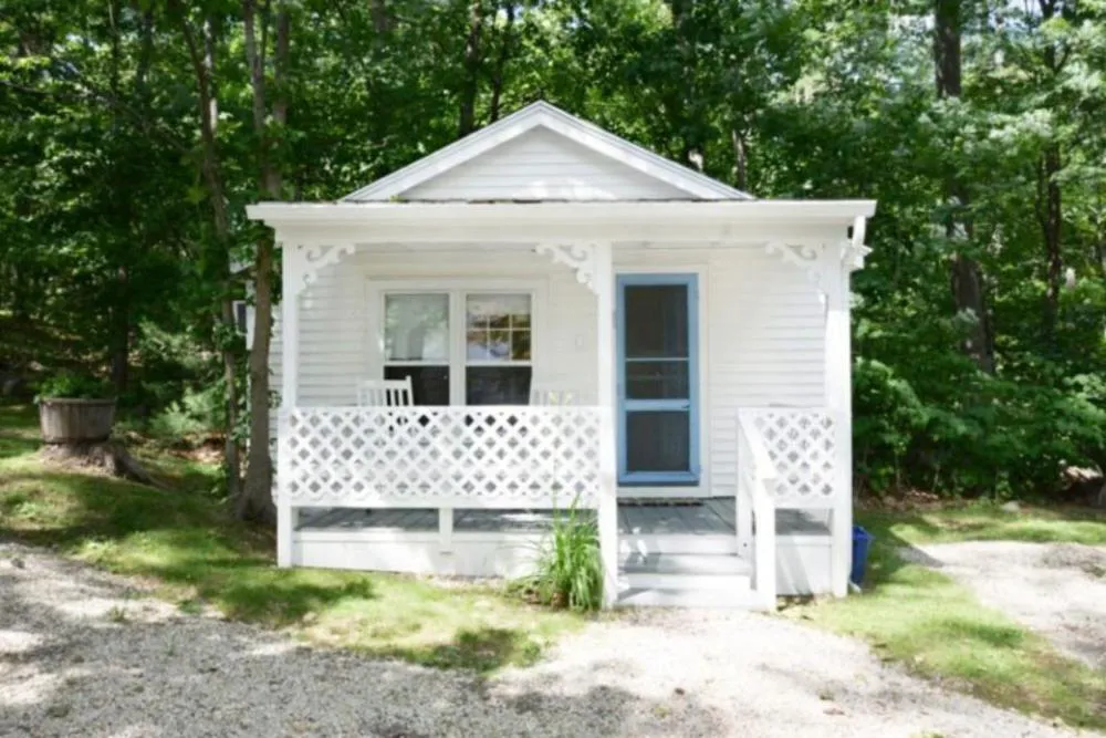 2 River Road Inn and Cottages hotel hero