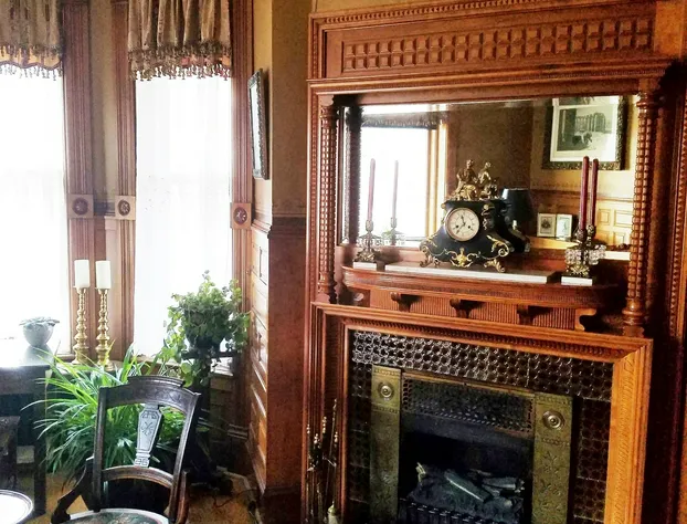 Sanders - Helena's Bed and B hotel detail image 3