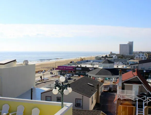 Admiral on Baltimore hotel detail image 1