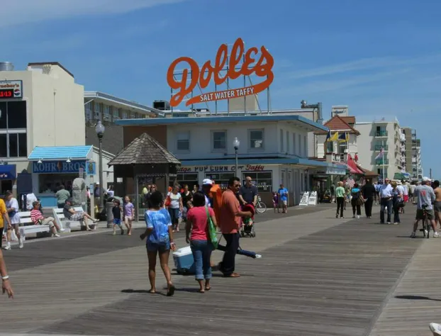 Admiral on Baltimore hotel detail image 4