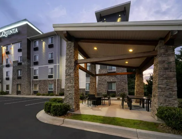 La Quinta Inn & Suites by Wyndham Greenville Woodruff Rd. hotel detail image 1