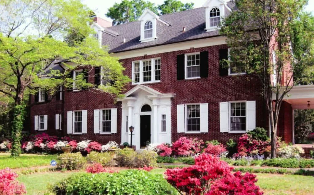 Angie's B&B hotel hero