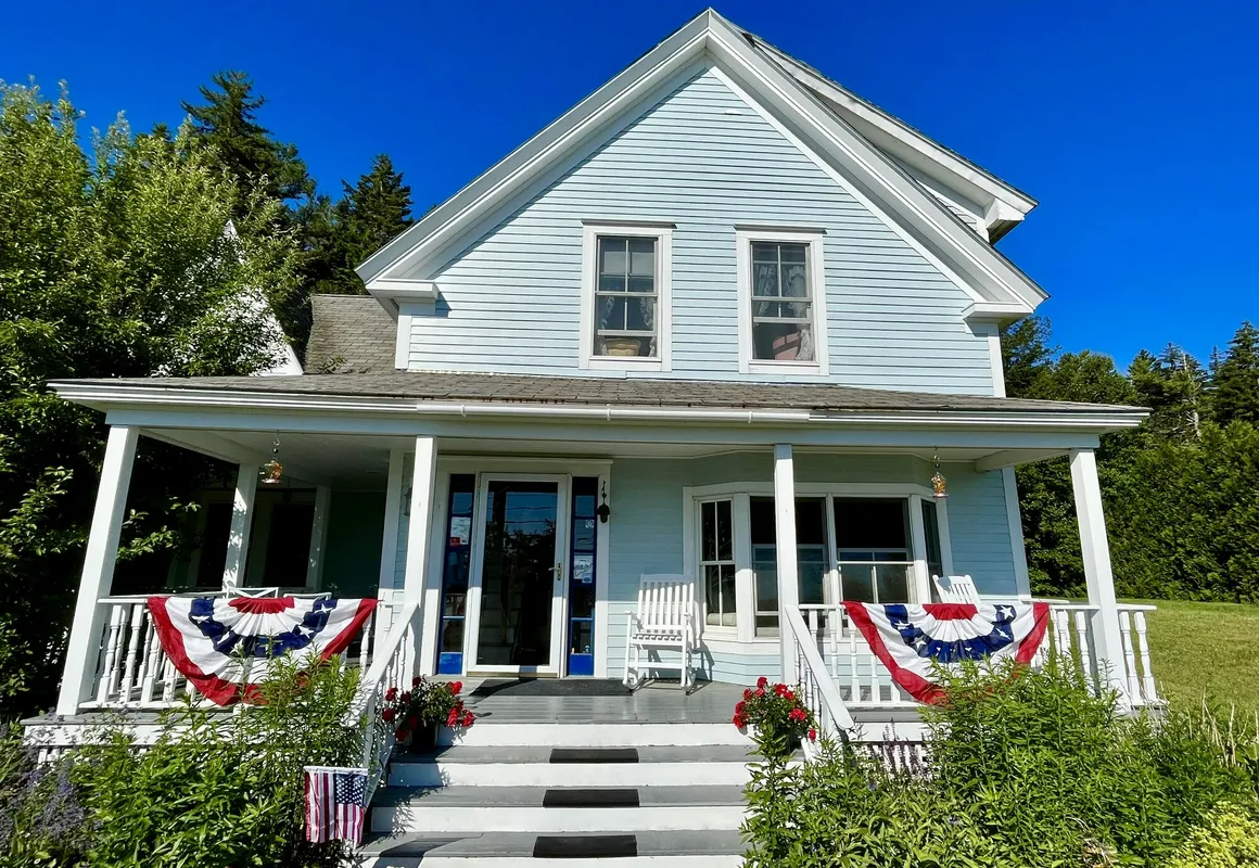 Elsa's Inn on the Harbor hotel hero