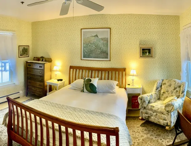 Elsa's Inn on the Harbor hotel detail image 3