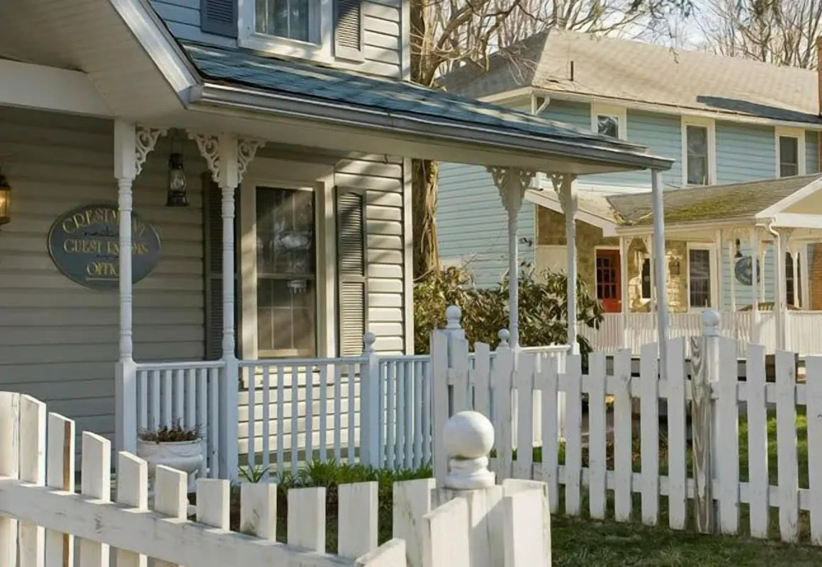 Crestmont Inn hotel hero