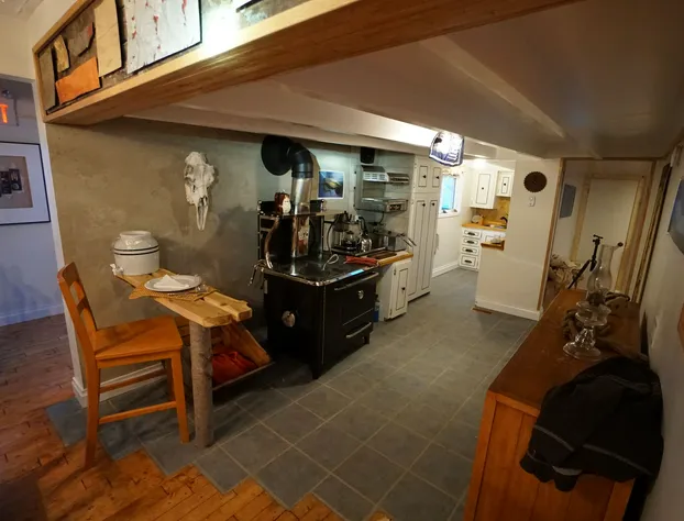 White On Wood hotel detail image 3