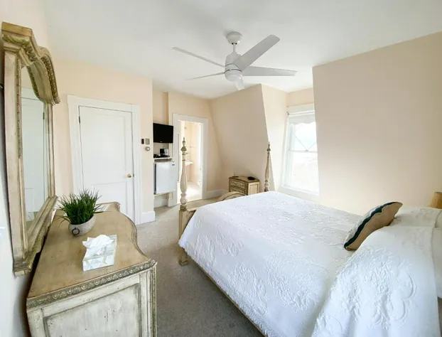 By the Sea Guests Bed & Breakfast & Suites hotel detail image 1