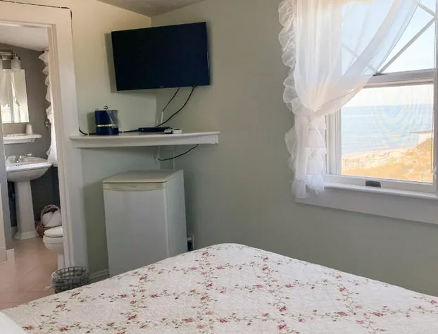 By the Sea Guests Bed & Breakfast & Suites hotel detail image 2