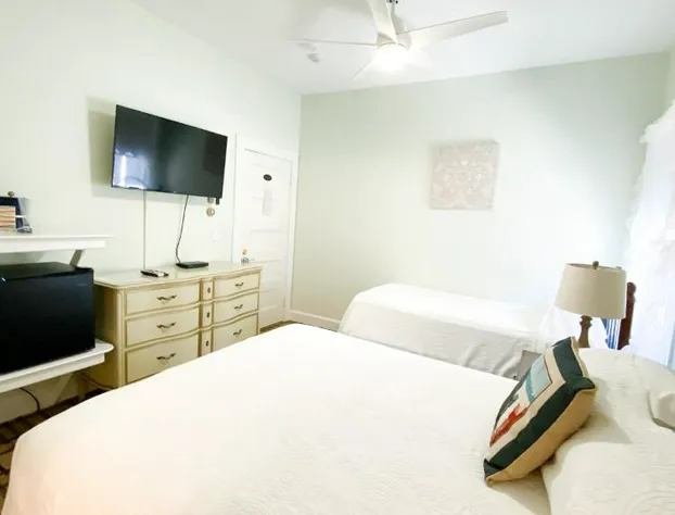 By the Sea Guests Bed & Breakfast & Suites hotel detail image 4