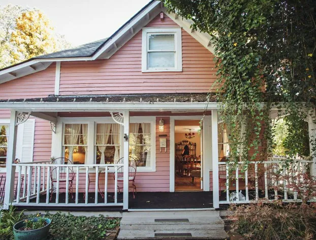 Cedar Crest Inn hotel detail image 2