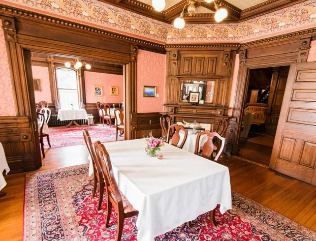 Cedar Crest Inn hotel detail image 4