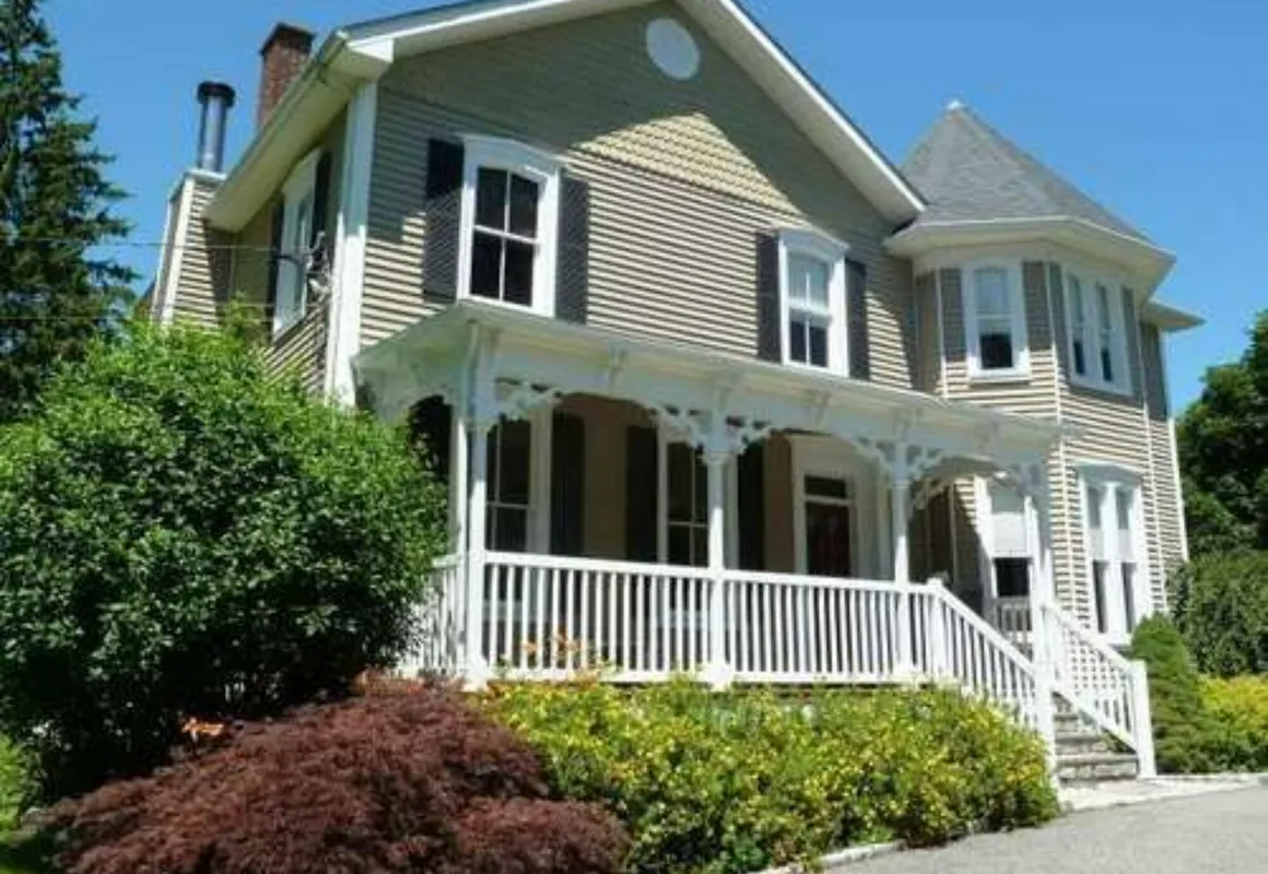 Saint Huberts Lodge hotel hero