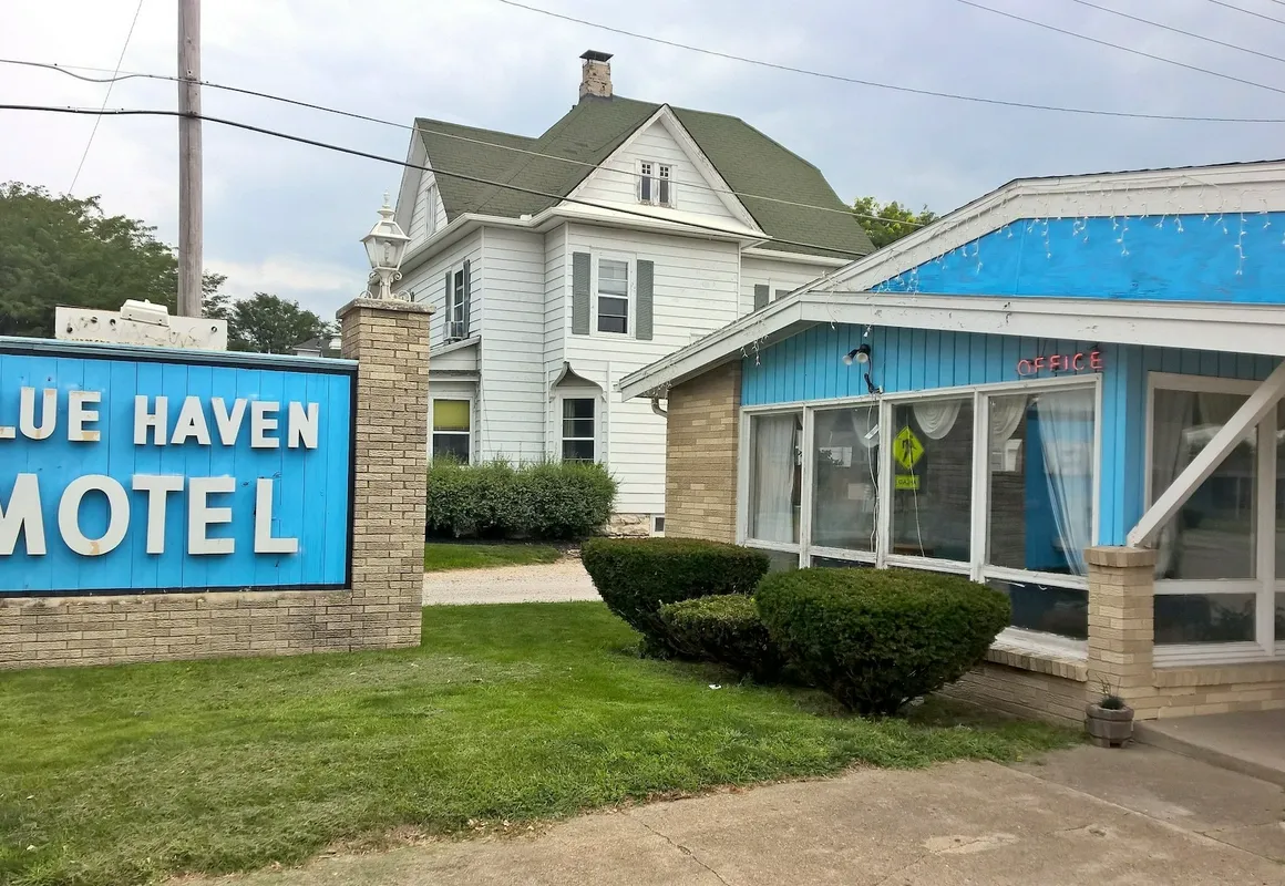 Blue Haven Motel hotel hero