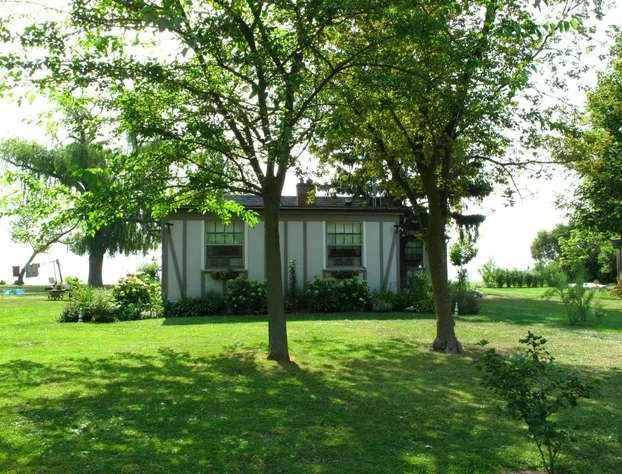 Omstead's On Erie hotel detail image 3