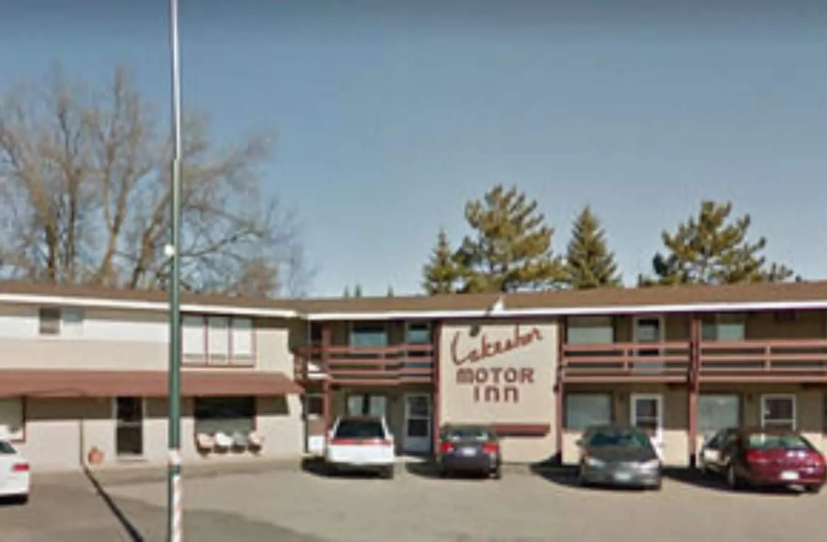 Lakeshor Motor Inn hotel hero