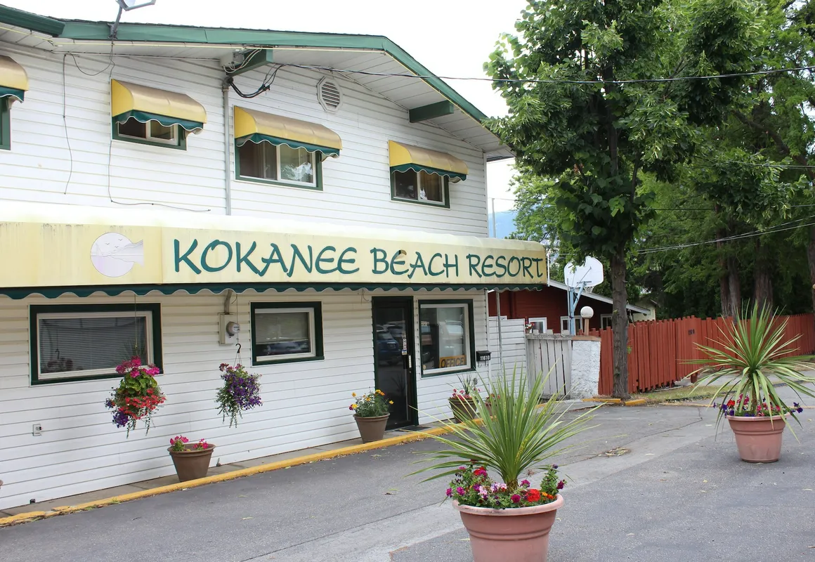 Kokanee Beach Resort Motel hotel hero