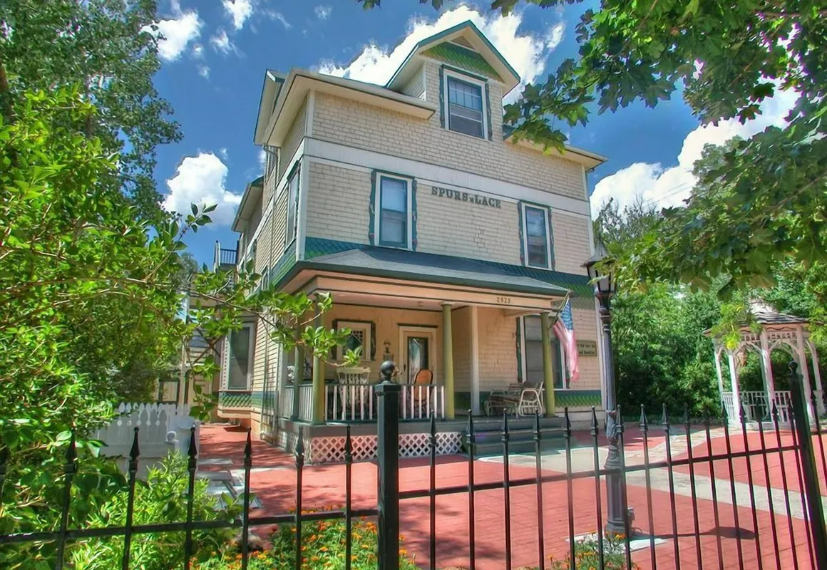 Spurs n Lace Bed & Breakfast Inn hotel hero