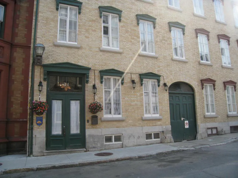 Castel d'Amérique Française hotel hero