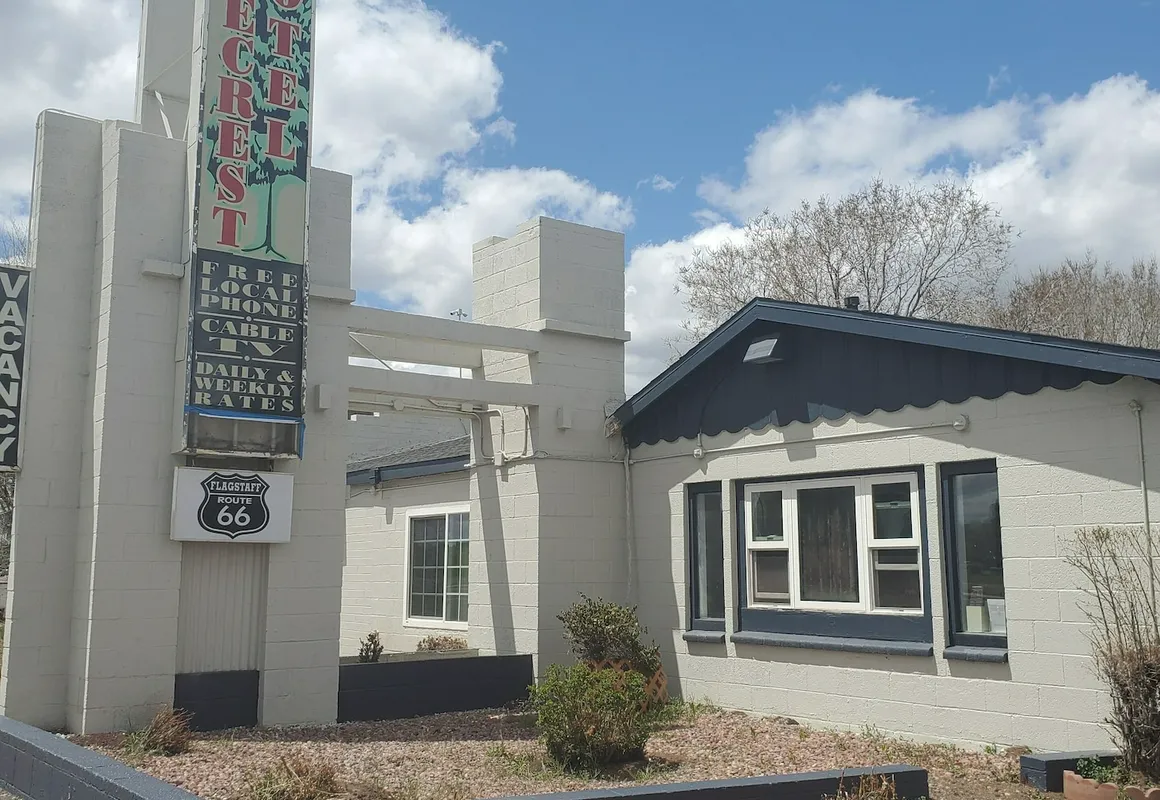 PineCrest Inn & Suites hotel hero