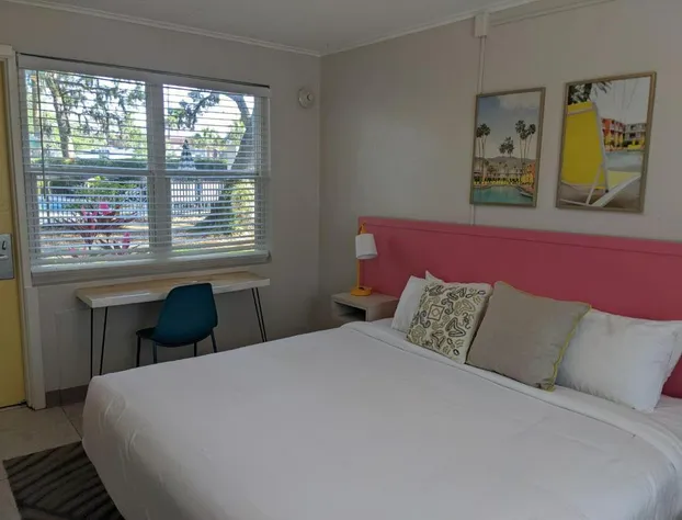 Queens Court hotel detail image 3