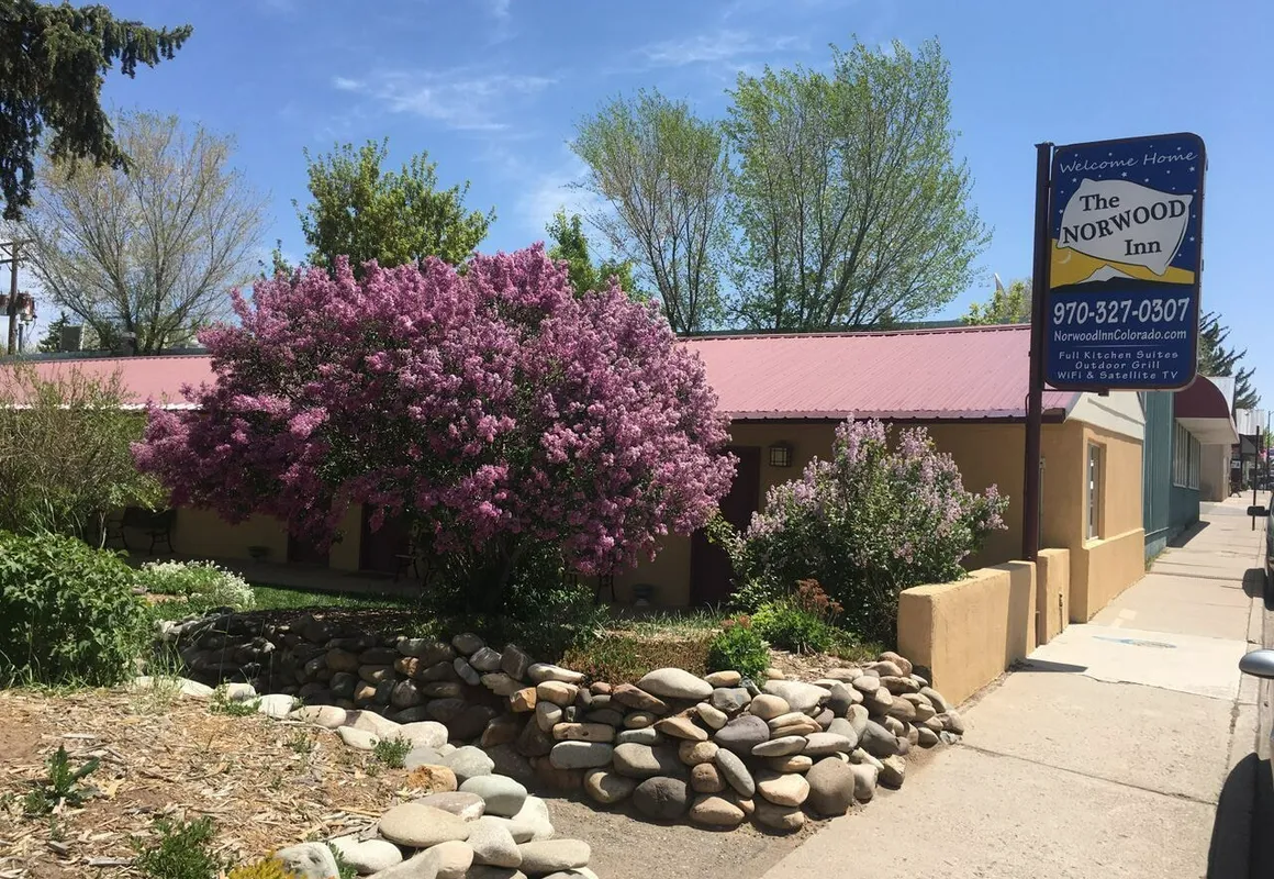 Norwood Inn hotel hero