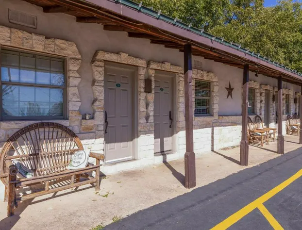 Country Inn & Cottages hotel detail image 1