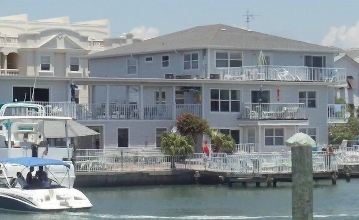 Parker Manor Resort hotel hero