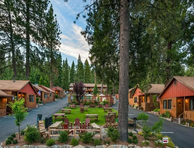 Cedar Glen Lodge hotel detail image 3