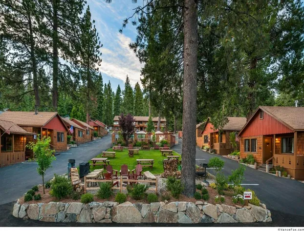 Cedar Glen Lodge hotel detail image 2