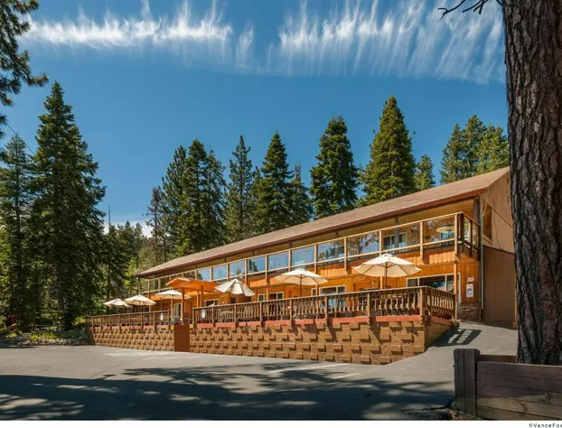 Cedar Glen Lodge hotel detail image 1